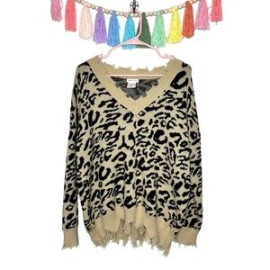 Main Strip Leopard Cheetah Distressed Fringe V-Neck Knitted Sweater Size Medium